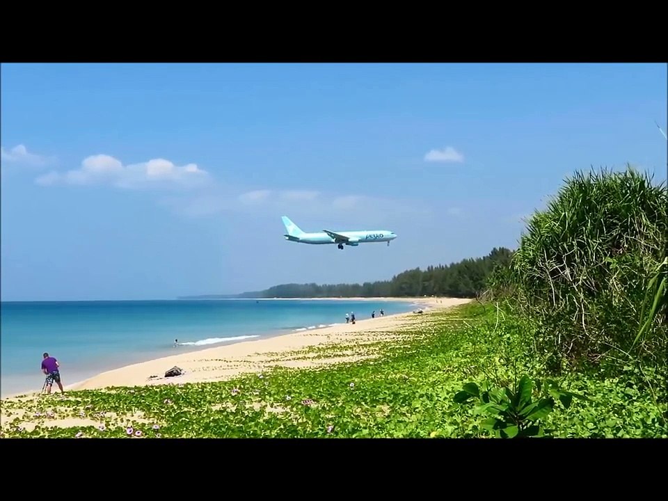 **EXTREME, IMPRESSIVE and HOT** LANDING PLANE FEW METRES high phuket airport sexy bikini t