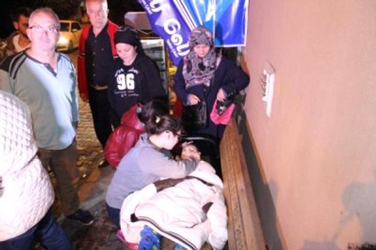 Kadın Sürücü Otomobille Çocukların Arasına Daldı: 3'ü Çocuk 5 Yaralı