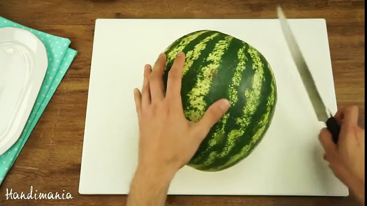 Se pare ca pana acum am taiat GRESIT pepenele. Priviti care este cea mai potrivita metoda pentru asta.