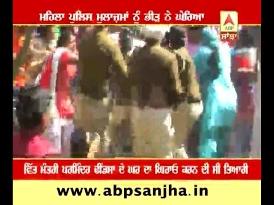 Lady constables stuck in crowd