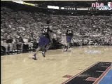 Basketball-Allen Iverson dunks on Vince carter