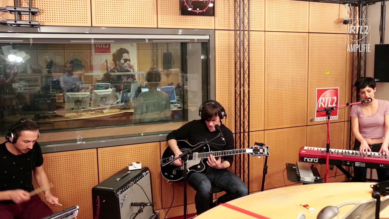 Superbus - "Travel The World" en Session Très Très Privée