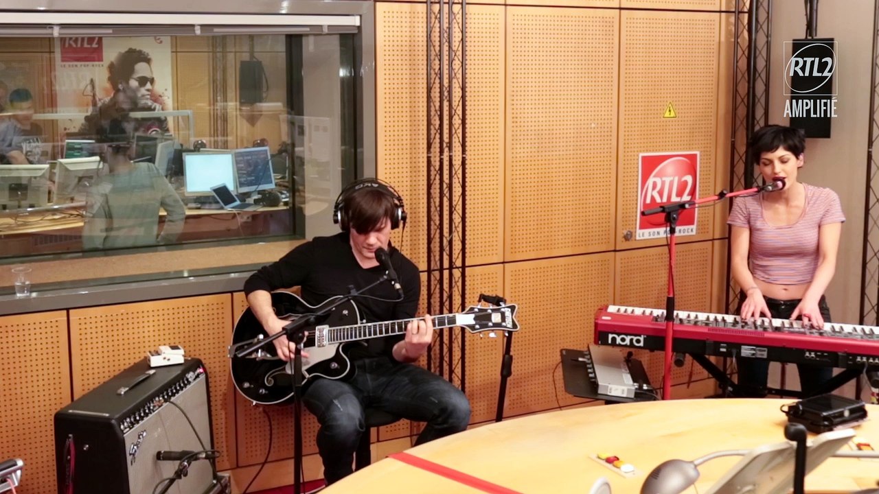 Superbus - "Strong And Beautiful" en Session Très Très Privée