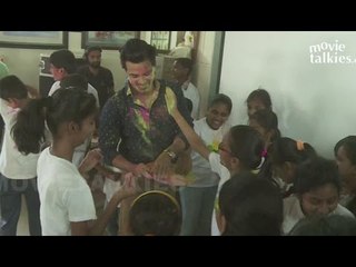 Anuj Sachdeva Celebrates Holi With Smile Foundation Kids