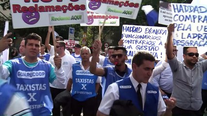 Taxistas protestam contra regulamentação do Uber em SP