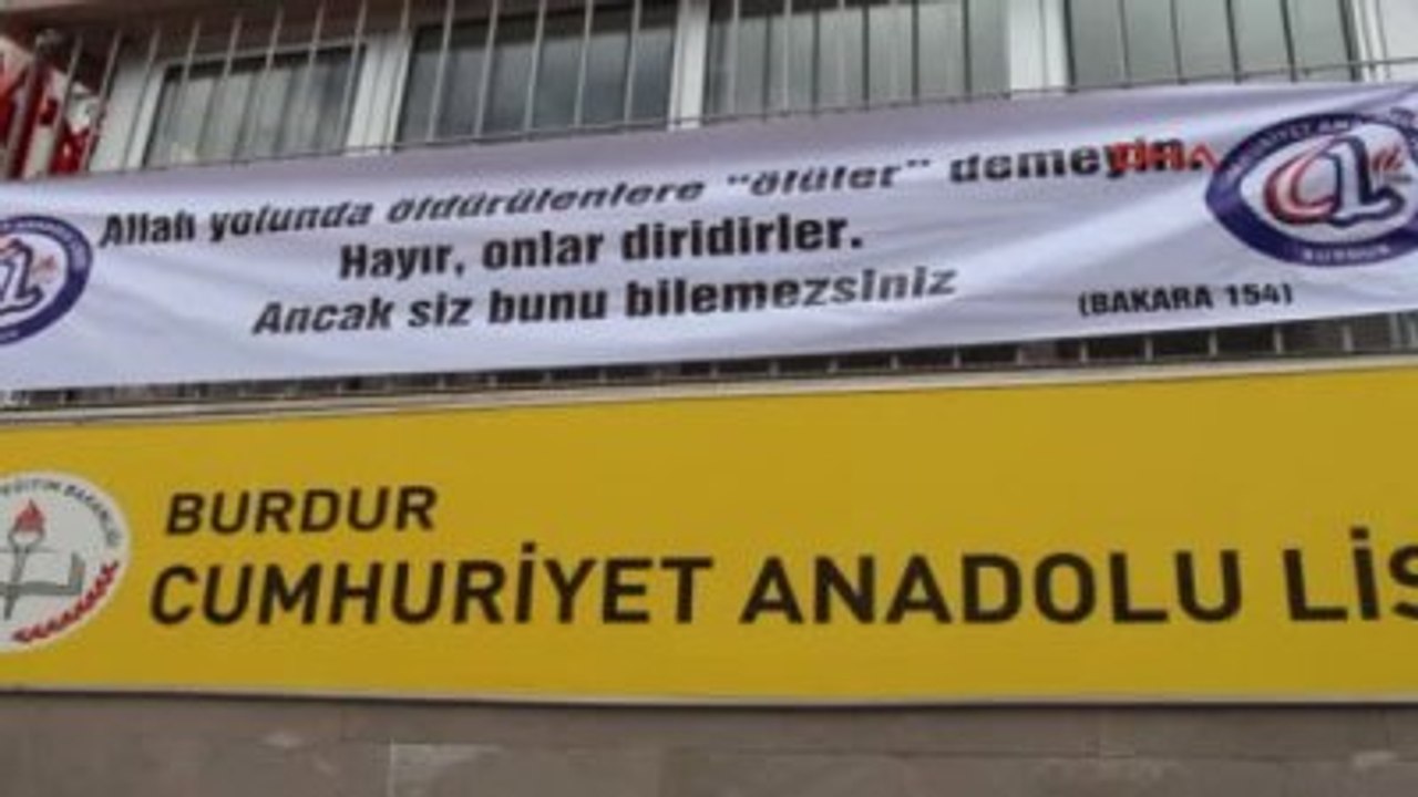 Burdur Öğrencilerden Şehit Aileleri İçin Kermes