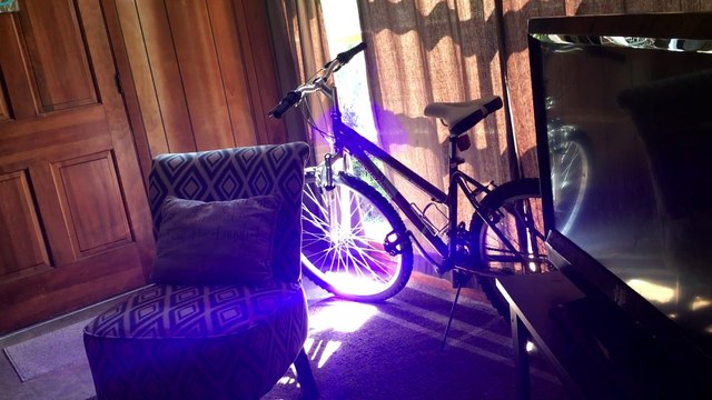 Une caméra placée dans un arc en ciel montre toutes ses couleurs