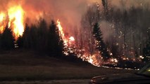 Milhares de pessoas são evacuadas no Canadá por incêndio
