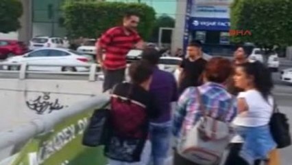 Adana Köprüye Çıkan Genci, Vatandaşlar Belinden Yakaladı