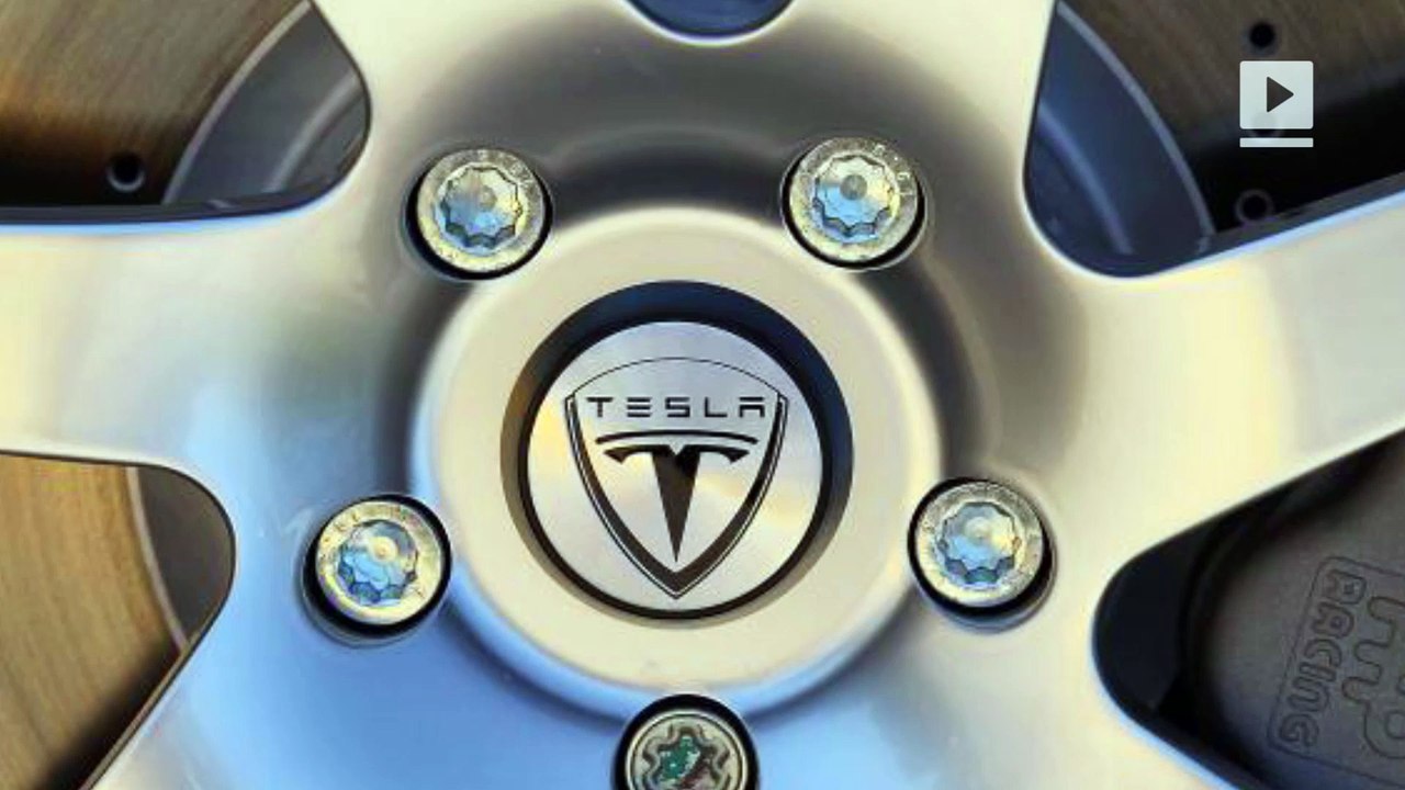 Tesla Motors posts a bigger loss, and two key executives plan to leave