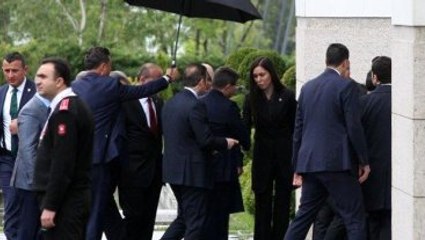 Davutoğlu 50 Dakika Geç Geldi, Kritik MYK Rötarlı Başladı