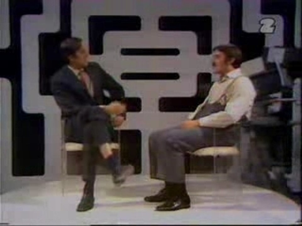 Monthy Python - Skecz o człowieku z trzema pośladkami