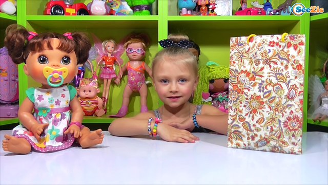 ✔ Кукла и Ярослава открывают Киндер Сюрпризы / Живая игрушка для детей. Doll Alive. ✔