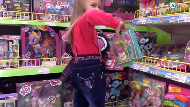 ✔ Ненуко и Ярослава — прогулка по магазинам и покупка набора Доктора / Doll Nenuco with Yaroslava ✔