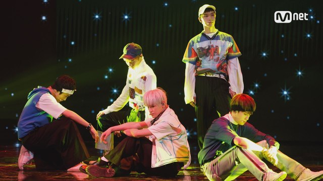 'NCT U', 다섯 남자가 깨우는 '일곱 번째 감각' 무대