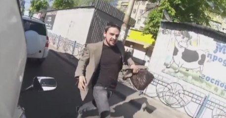 Un motard assiste à un vol et prend tous les risques pour rattraper le voleur (vidéo)