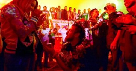 Şampiyonluk Kutlamasında Sürpriz Evlilik Teklifi