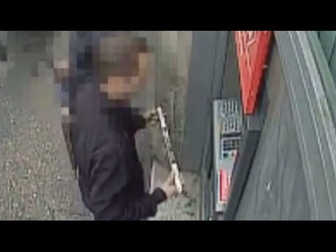 Roma - Bancomat manomessi per rubare clonare carte di credito: presi due romeni (05.05.16)