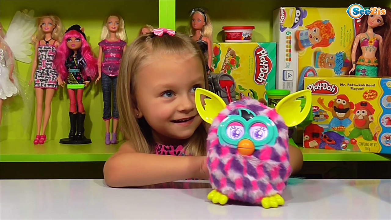 ✔ Ферби Бум. Ярослава распаковывает подарок от Деда Мороза / Yaroslava unboxing Furby Boom ✔