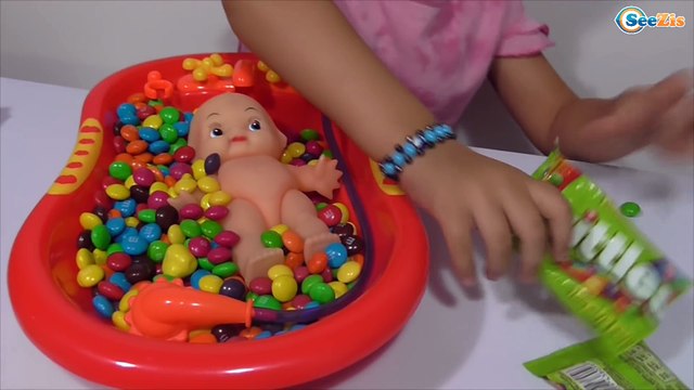 ✔ Кукла Беби Борн. Девочка Ярослава купает Игрушку в сладостях / Baby Born Doll Bathtime Baby Girl