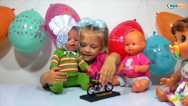 ✔ Девочка Ярослава отмечает День Рождения Куклы Беби Борн / A birthday for Baby Born Doll ✔