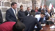 Diyarbakır Bakan Yılmaz: Demokratik Siyaset ve Şiddet Aynı Anda Olmaz