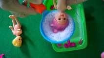 How to Bath a Baby Kids toys / Đồ chơi trẻ em Bé Na tắm Búp bê Baby Doll Bathtime