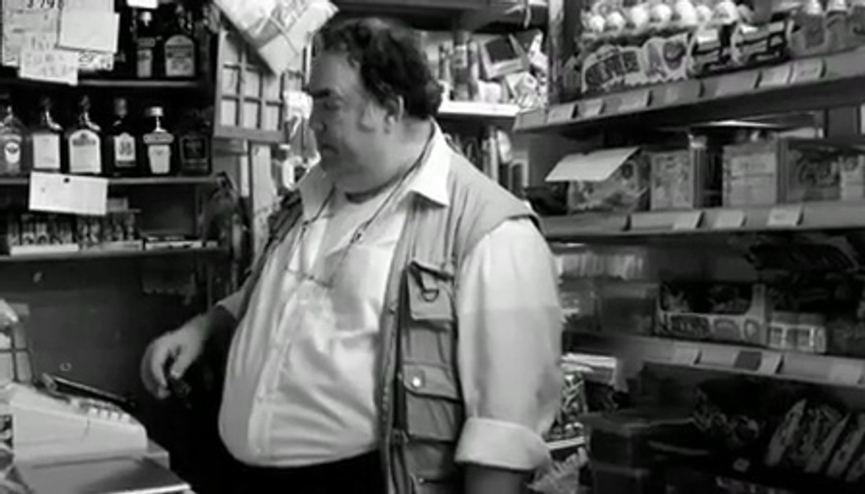 Vague incandescente D’un souvenir brûlant L’amour défie le temps D’une main légère