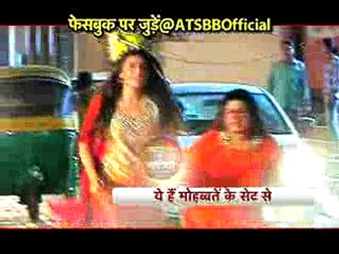 Yeh hain mohabbatein Mrs Bhalla Caughts Raman with Ishita.