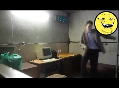 малолетка пьяный бухой праздник день победы танцует под Loli Mou 2016