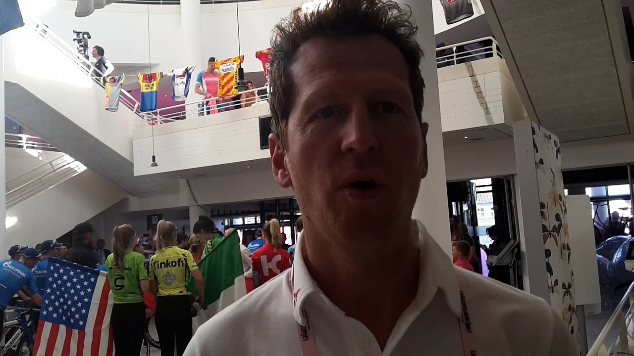 Interview de Rik Verbrugghe (manager d'IAM Cycling) à la présentation des coureurs du Giro 2016 (à Apeldoorn, Pays-Bas)