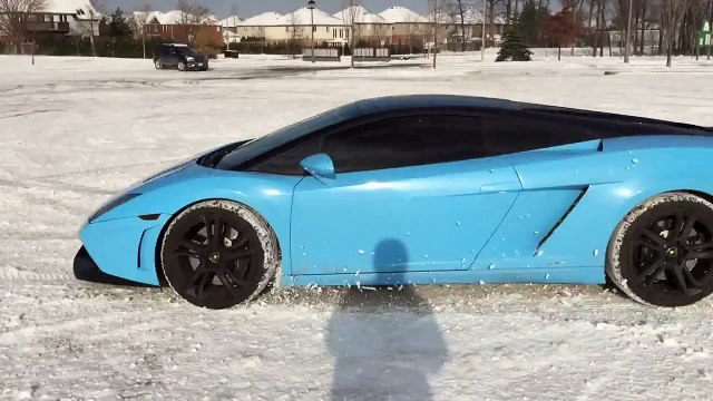 Lamborghini Gallardo snow drifting!