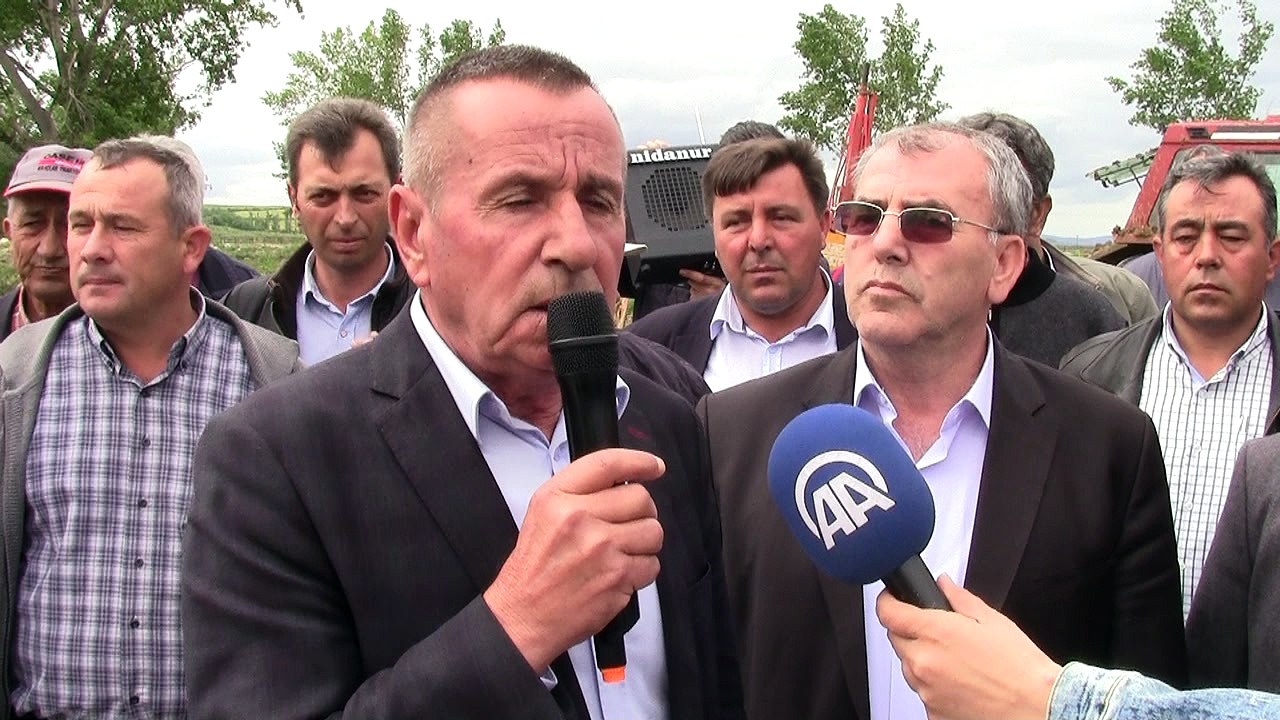 Çeltikçiler gümrük yolunu kapadı