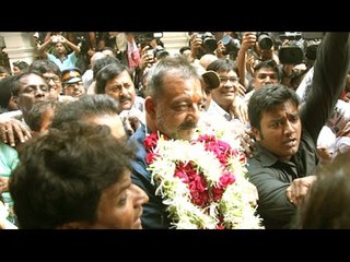 Sanjay Dutt Out Of Jail 2016: Crazy FANS CRY & Celebrate