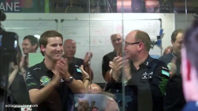 Solar Impulse 2 lands in Hawaii after record-breaking trip