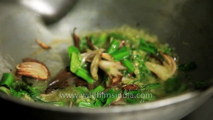 Making of Manipuri Dish - Tharoi Thongba or Snail curry