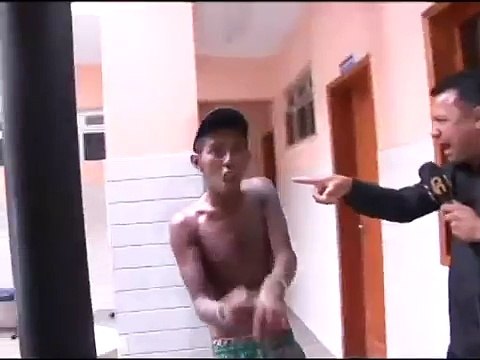 Ce journaliste n'aime pas qu'on lui crache dessus