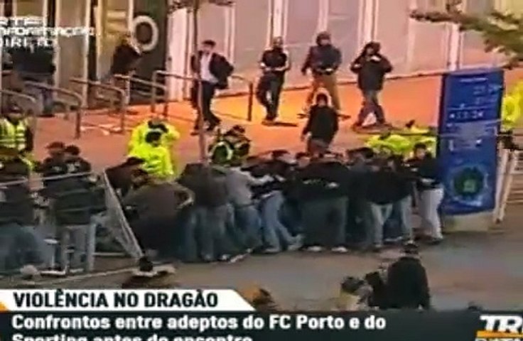 Porto Sporting. Confrontos nas Antas. Extrema violência na Alameda do  Dragão antes do jogo - video Dailymotion