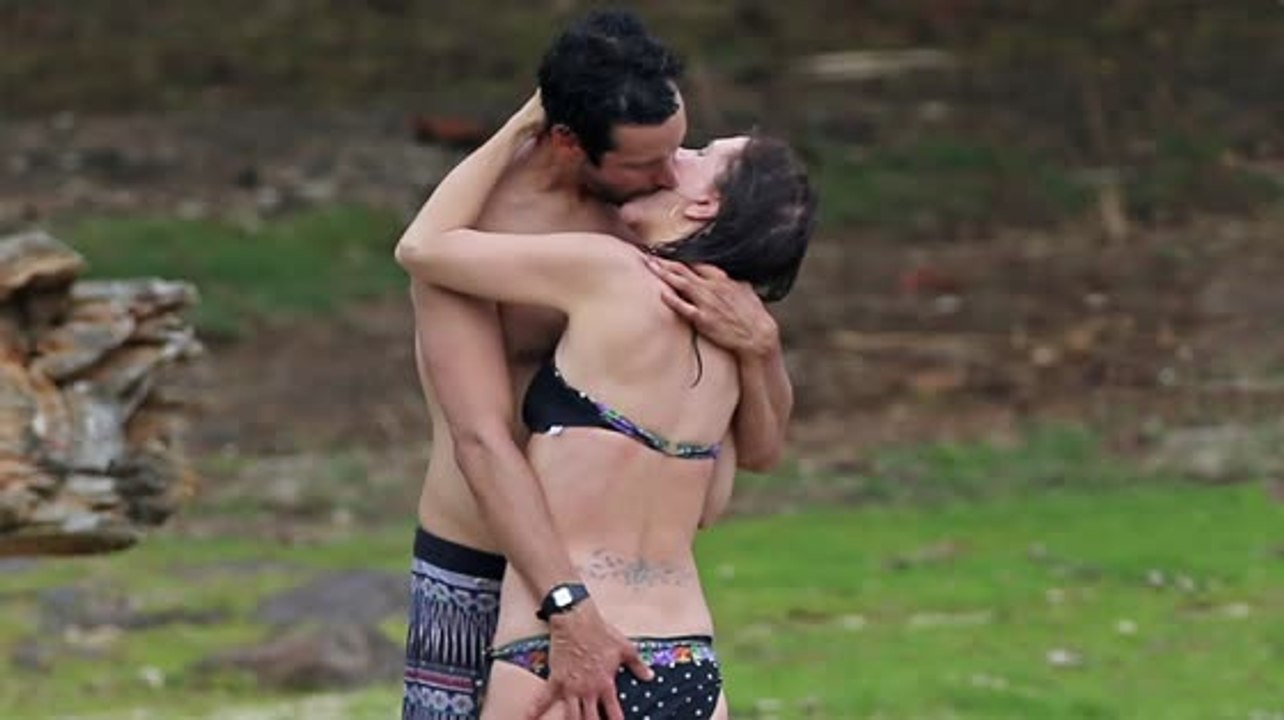 Kristen Wiig knutscht auf Hawaii
