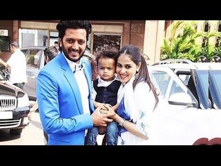 Скачать видео: Riteish Deshmukh and Genelia D'souza With Their CUTE Baby