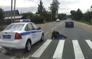 Yaya Geçidinden Geçmeye Çalışan Adam Polis Arabasına Çarpıldı