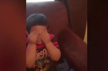 Kardeşi olacağını böyle haber verdiler, gözyaşlarına boğuldu