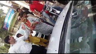funny fight of women on the road