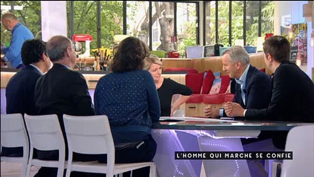 Bernard de la Villardière révèle avoir été dragué par une fille Le Pen - Regardez