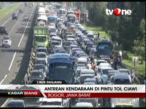 Ribuan Kendaraan Masih Antre di Pintu Tol Ciawi