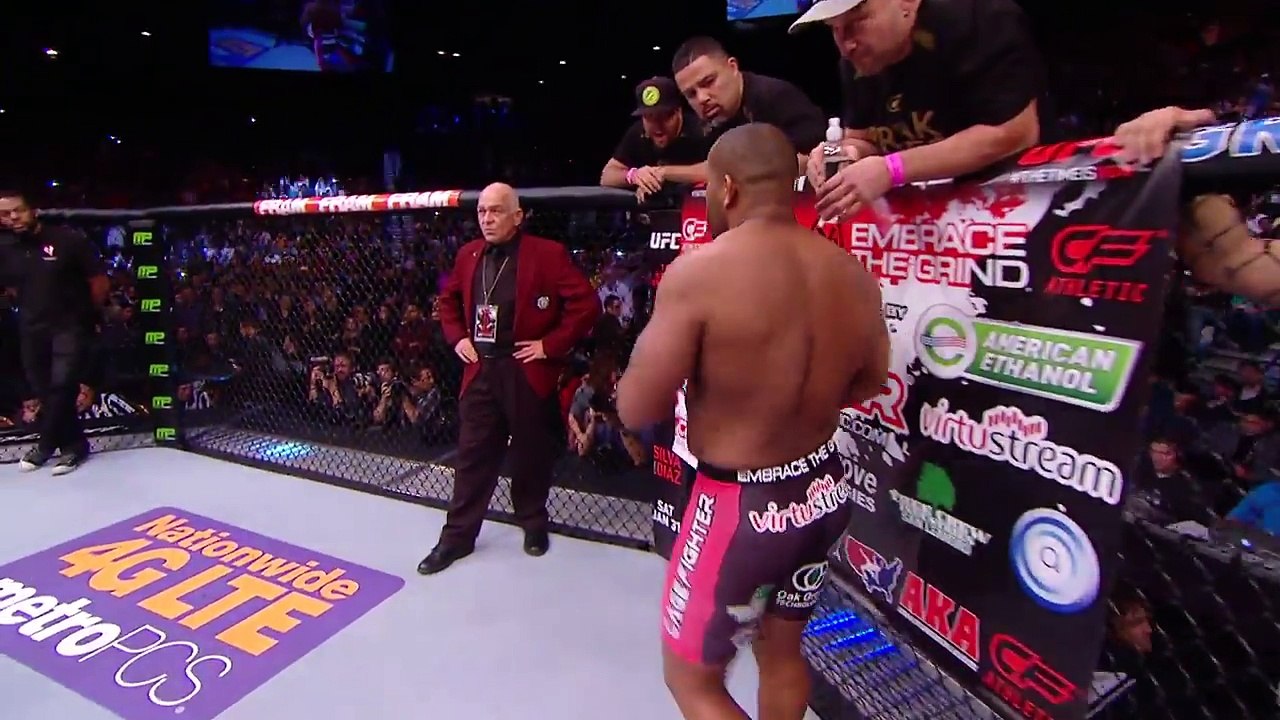 J Jones vs D Cormier