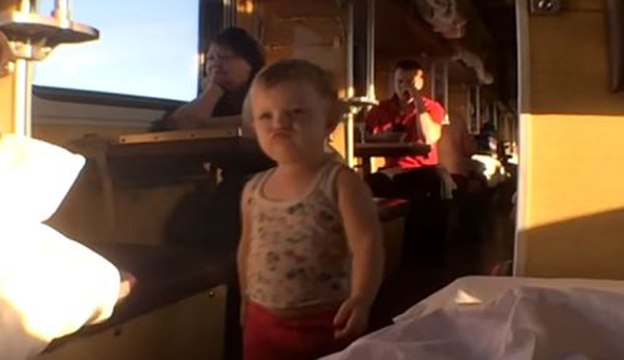 Ни одна девушка просто так не пройдет перед камерой