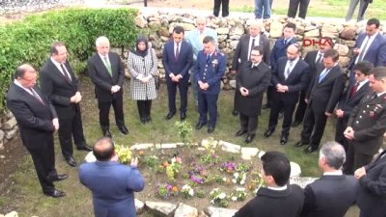 Eskişehir Yunus Emre Eskişehir'de Kabri Başında Anıldı