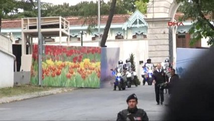 Erdoğan'a Eyüp'te Numan Kurtulmuş Eşlik Etti