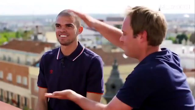 'بيبي' يغني للمطرب عمرو دياب ..! 'حبيبي يا نور العين' pepe sing amr diab